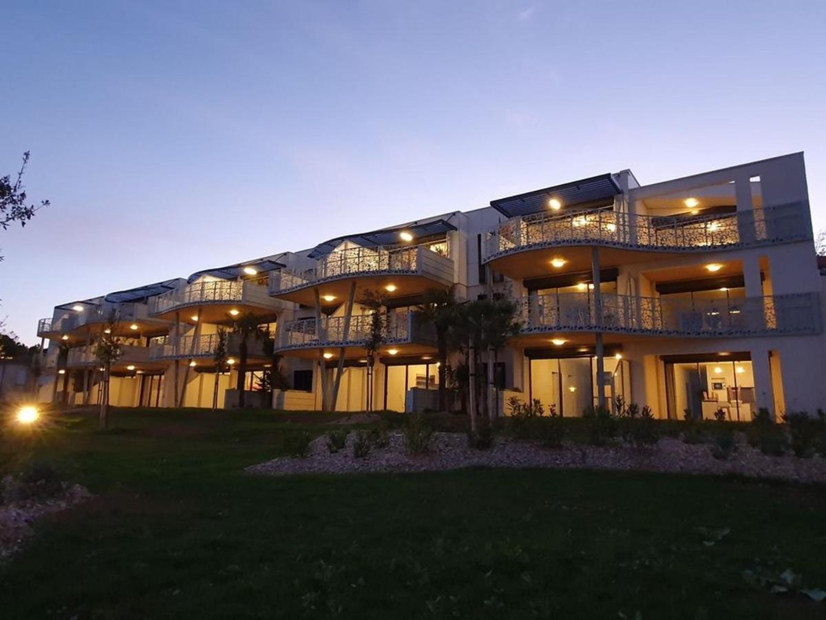 Appartement Plage, Piscine, Balcon, Animaux, Parking - Fr-1-194-201 Ла-Транш-сюр-Мер Екстер'єр фото